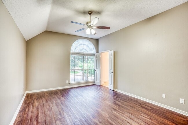 Photo - 2014 Harbour Cove Dr