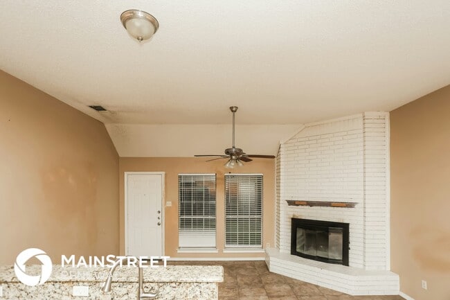 Photo - 1717 Worthington Ln