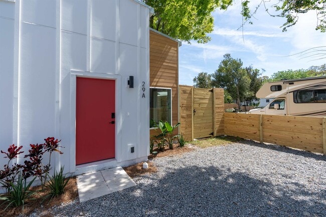 Building Photo - 29 Masters Dr Unit A