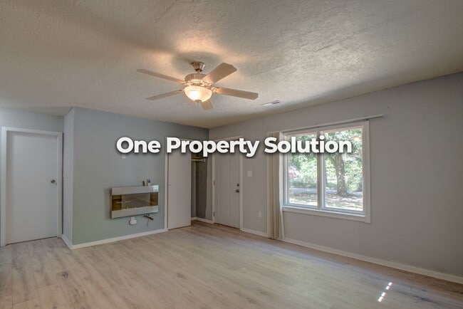 Photo - 1050 Durbin St