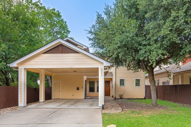 Photo - 303 Zennia St