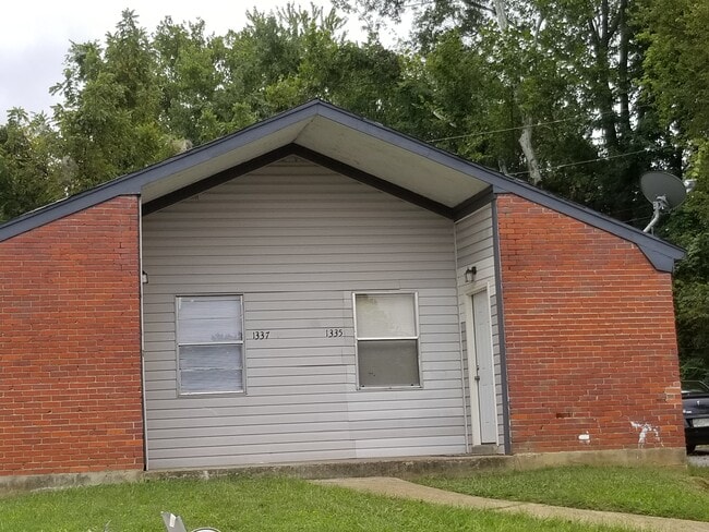 1335-1337 Halcomb ln- Frayser Duplex - 1335-1337 Halcomb ln- Frayser Duplex House