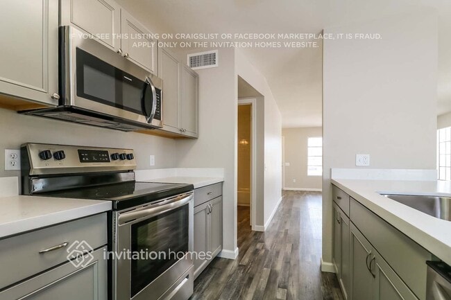 3221 W Irma Ln
