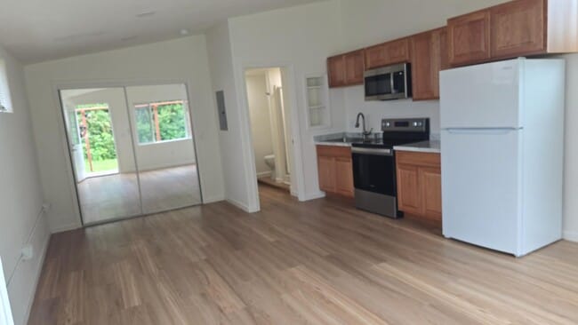 704 G St