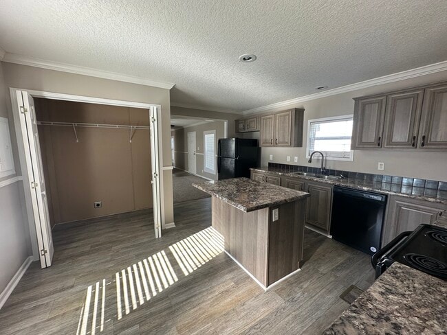 Photo - 1629 Jarrard Way