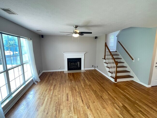 Photo - Harbortowne corner lot home with fenced yard and deck!