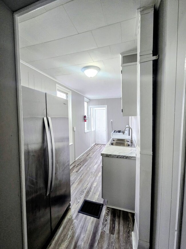 Photo - 325.5 S Lumber St