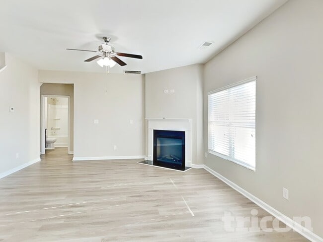 Photo - 1938 Roxey Ln