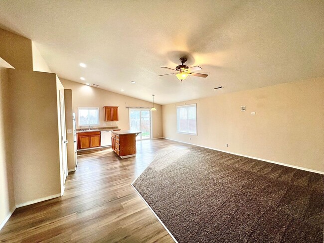 Photo - Pristine 3Bed-2Bath Home For Rent Near Rd ...