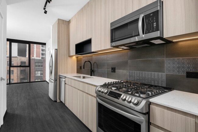 Photo - 1400 W Randolph St