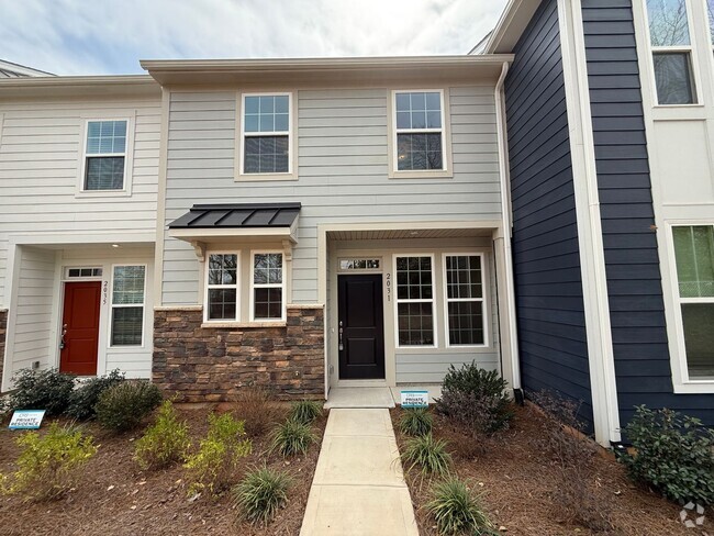 Building Photo - Brand New Townhome in Uptown Charlotte!