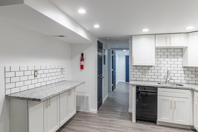 Photo - 916 Highview St