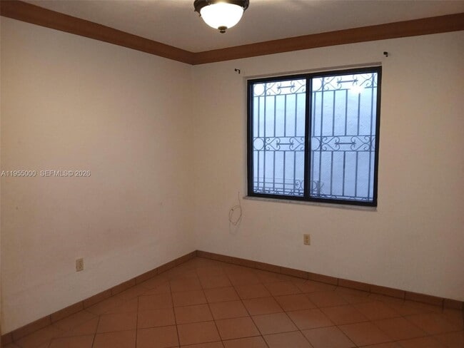 Building Photo - 3127 Coral Wy Unit 1