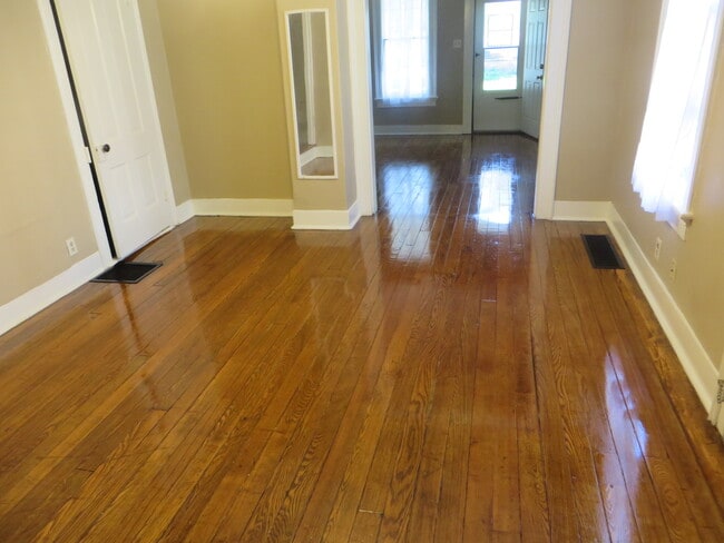 Photo - Two Bedroom Home with a bonus room/3rd bedroom in Historic District (Williams-Woodland Historic P...