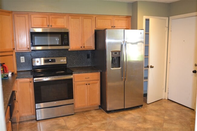 Building Photo - 12023 Woolford Dr Rental