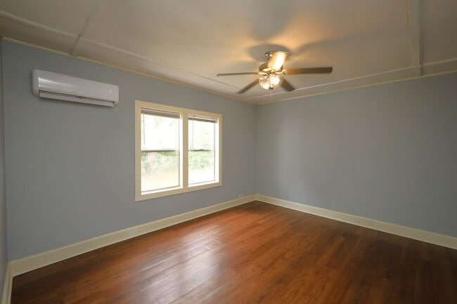 Photo - 300 E 6th St