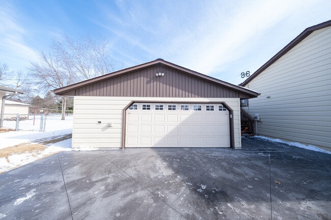 Photo - 1305 Independence Ave N