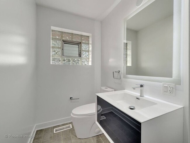 Photo - 515 N Marion St Unit 1