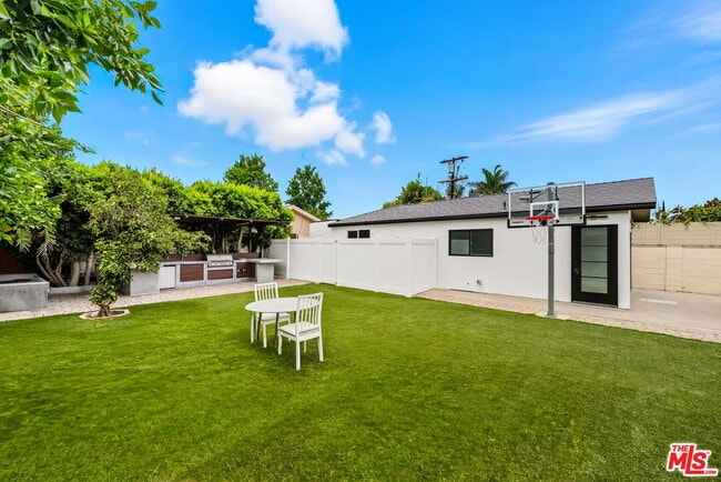 Photo - 6327 Babcock Ave