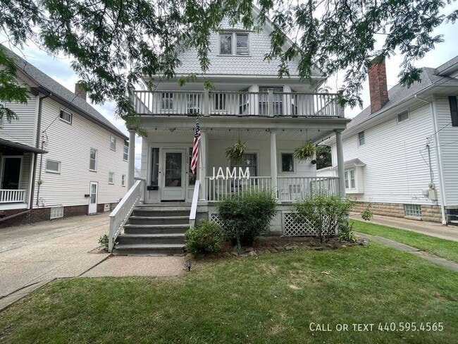 Photo - 1424 Larchmont Ave House