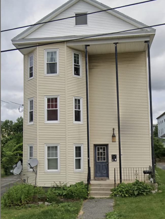 Building Photo - Beautiful 3 Bedroom 1 Bath Apartment Located in Worcester, MA Unit 2