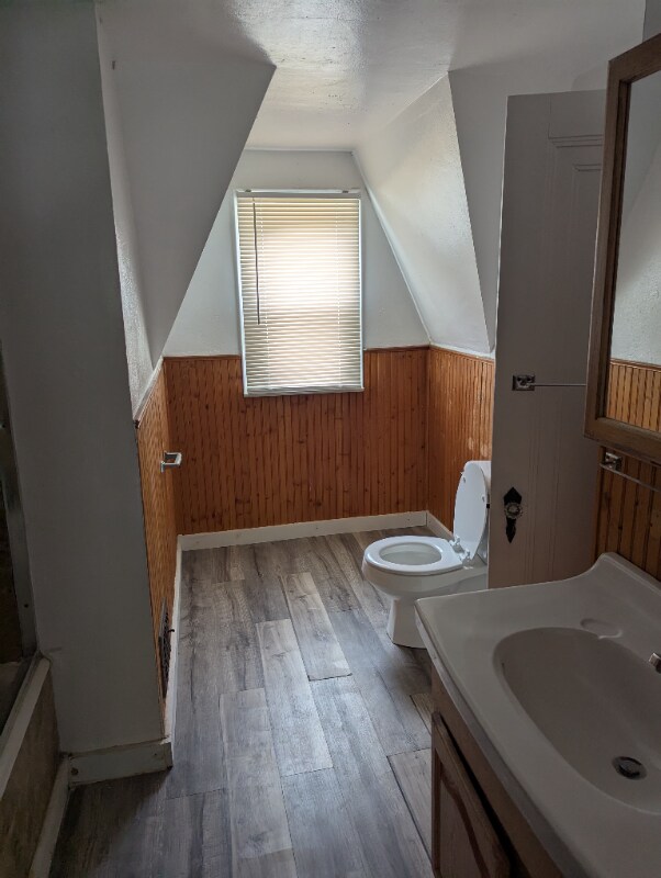 Photo - 367 Laird Ave SE