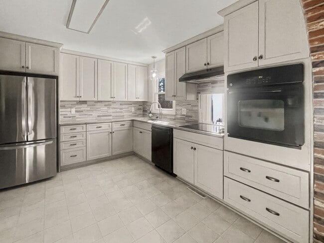 Photo - Charming Brick Ranch Home in Woodlea Acres