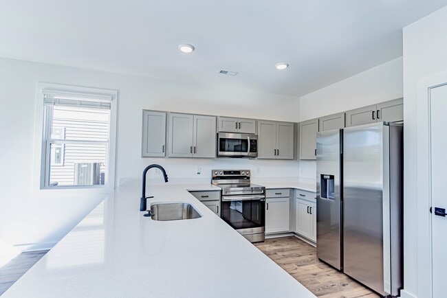 Photo - 1435 Darrowby Wy