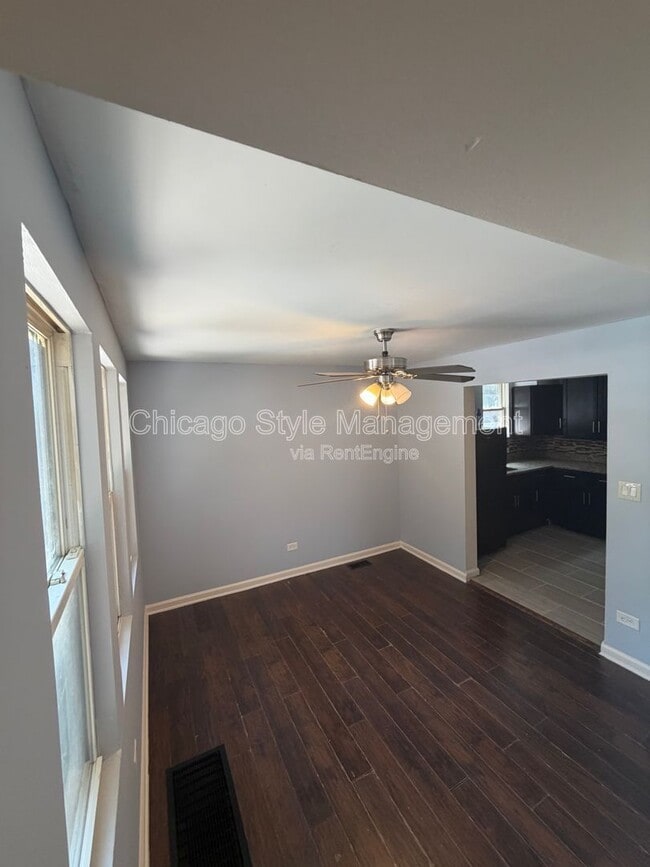 Building Photo - 8756 S Exchange Ave Unit 1f