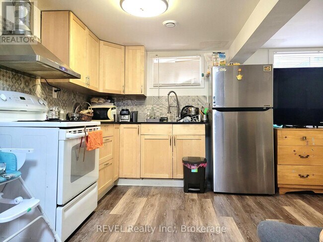 Photo - 5675 Peer St