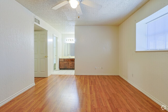 2BR, 2BA - 1,200SF - Primary Bedroom