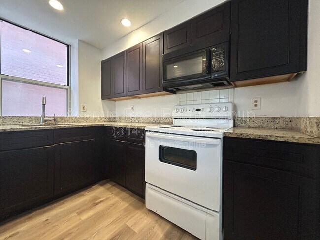 Photo - 3831 Blaine Ave