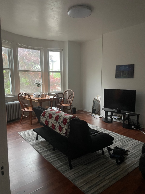 Photo - 1654 Denniston St