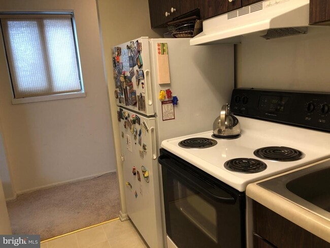 Building Photo - 1420 Locust St Unit 31H