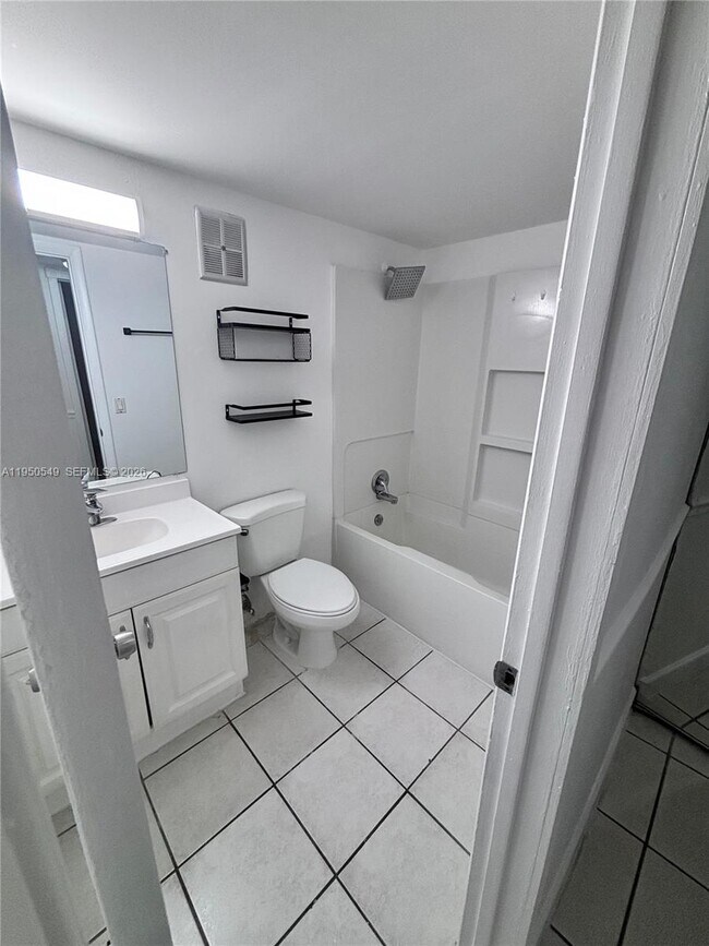 Photo - 430 Commodore Dr Unit 104