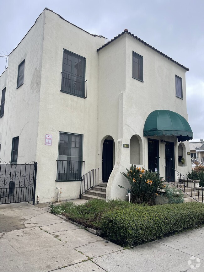 Building Photo - 2442 Griffin Ave Unit 2444 .5 Rental