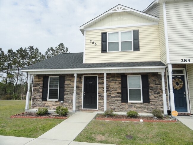 End Unit! Screened Porch! - End Townhome Unit! Screened Porch!