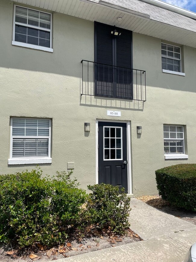 Building Photo - 2 Bedroom 2 Bathroom Condo in The Villas of Orlando Unit 88