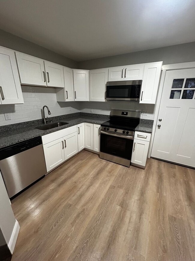 Photo - BEAUTIFUL RENOVATED NEW 4 BEDROOM 2 BATH HOUSE QUIET NEIGHBORHOOD