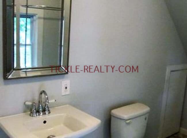 Photo - 3 Bedroom Single Family House!