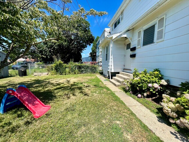 2700 Edgmont Ave Unit B