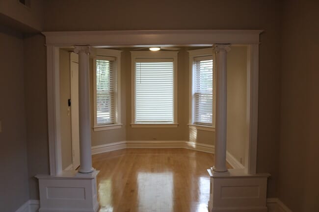 Livingrm - 939 W 34th St