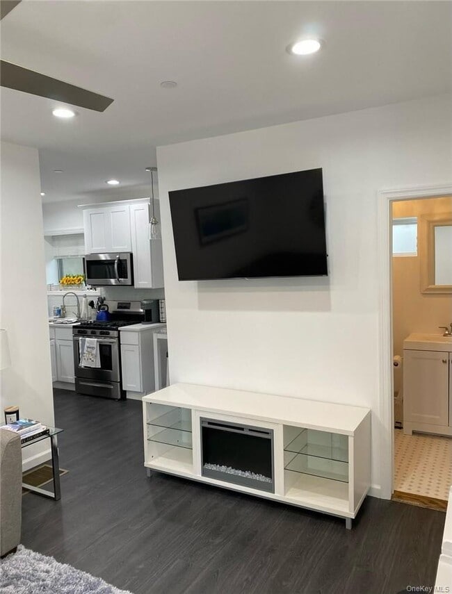 Photo - 150 Fifth Ave Unit 1