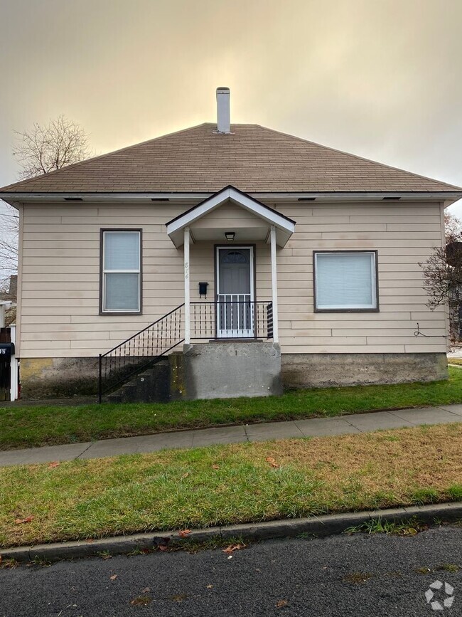 Building Photo - One Bedroom | One Bath The Dalles Rental