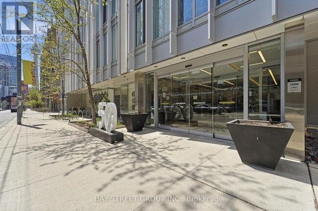 Photo - 50 McCaul St Unit 915
