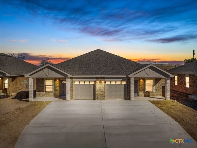 Building Photo - 3505 Abraham Dr