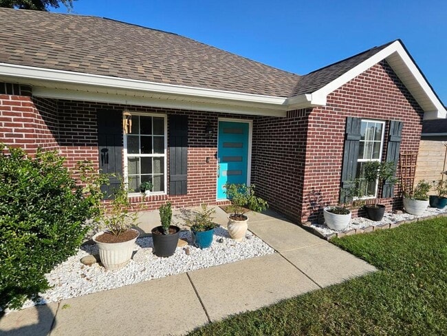 Photo - 303 Twin Lakes Blvd