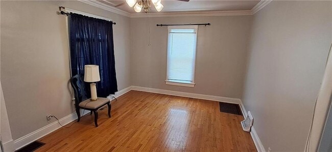 Photo - 2835 Charles St