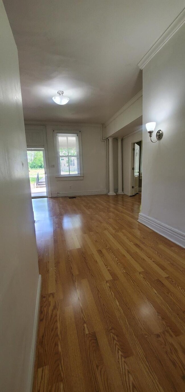 Photo - 201 S Broadway St