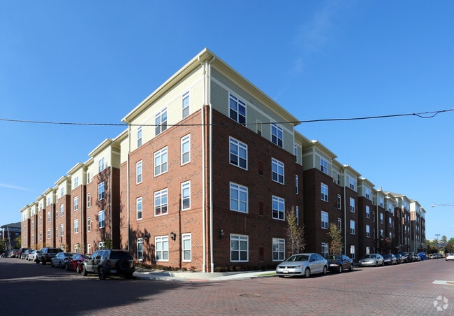 Building - University Edge Akron